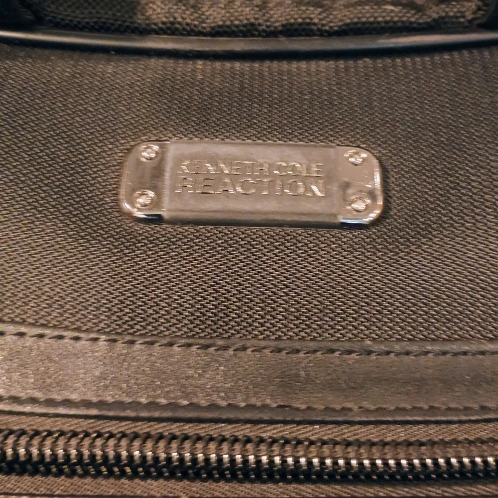 Kenneth Cole Reaction Black Laptop Messenger Bag R-Tech Briefcase Shoulder Strap